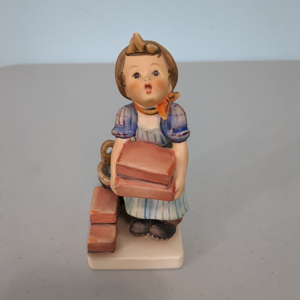 Vintage Goebel Hummel Figurine The Builder Boy With Bricks W.Germany 305 Tall 5"